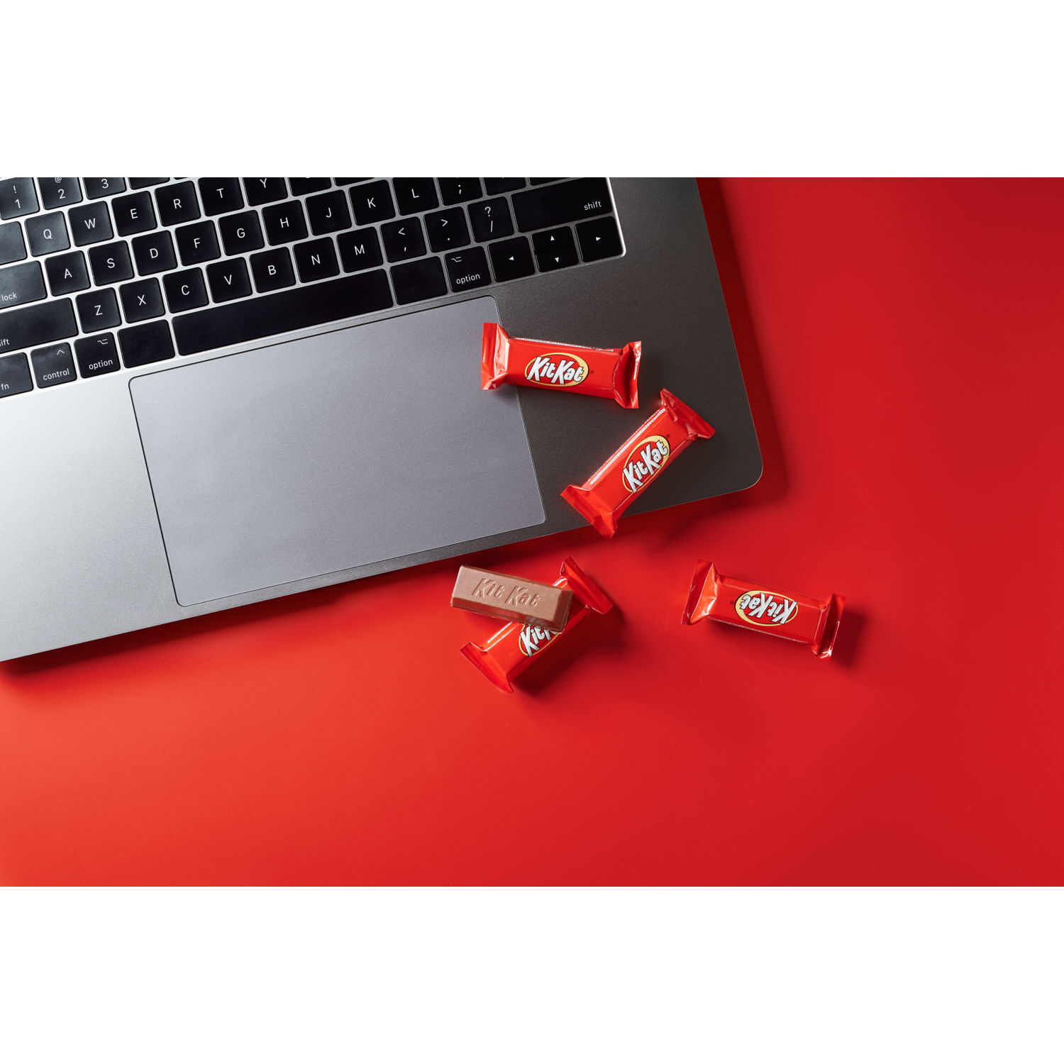 KIT KAT Milk Chocolate Miniatures Candy Bars 10.1oz Candy Bag - THE HERSHEY COMPANY